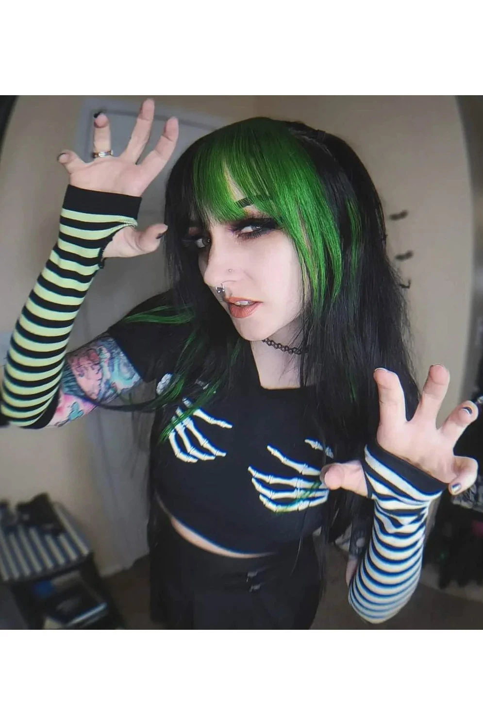 Green & White Striped Knit Arm Warmers Too Fast Green & White Striped Knit Arm Warmers -vampirefreaks shop too fast green and white stripes knit arm warmers